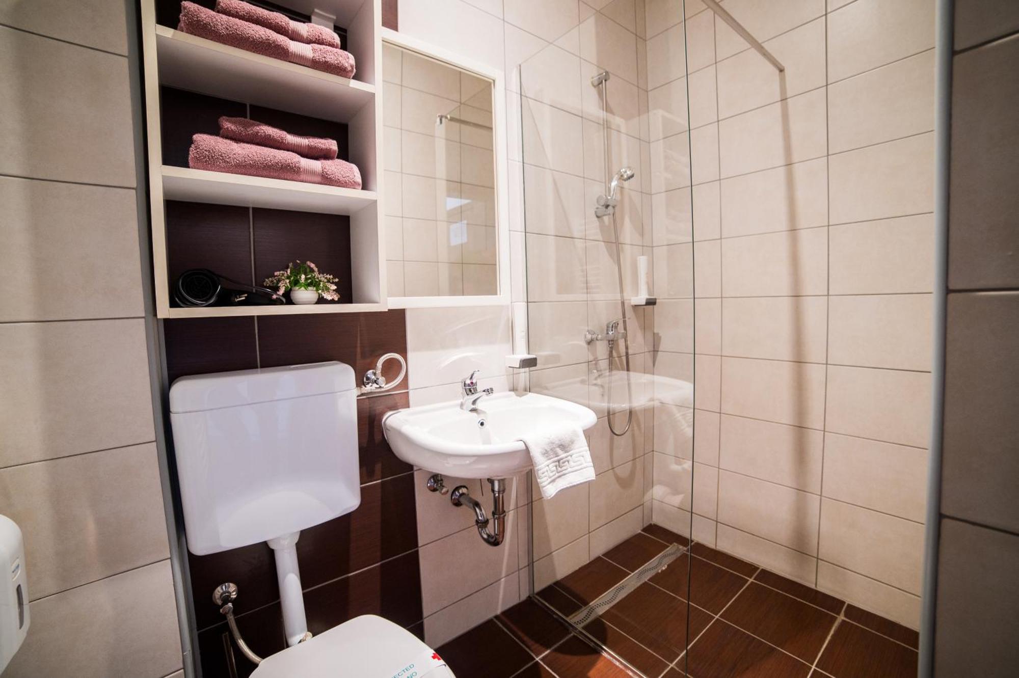 University Hotel Dorrah Tuzla Zewnętrze zdjęcie